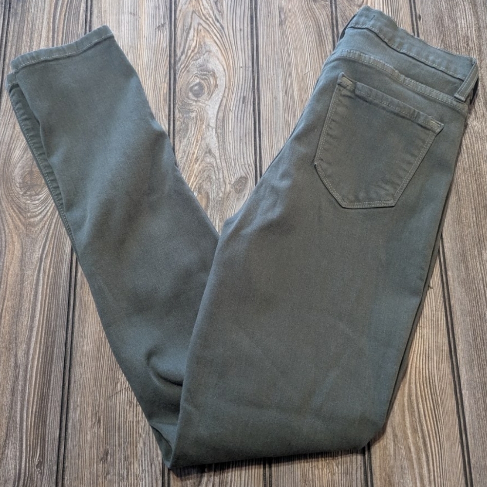 KanCan size 9/28 light army green skinny jeans